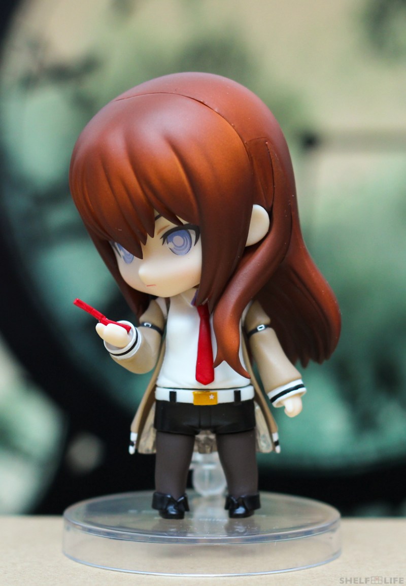 Nendoroid Makise Kurisu - Looking at Phone