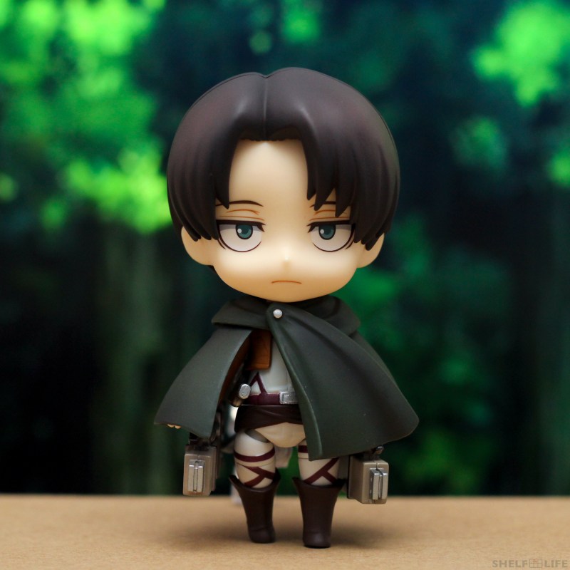 Nendoroid Levi - Front with cloak and maneuver gear